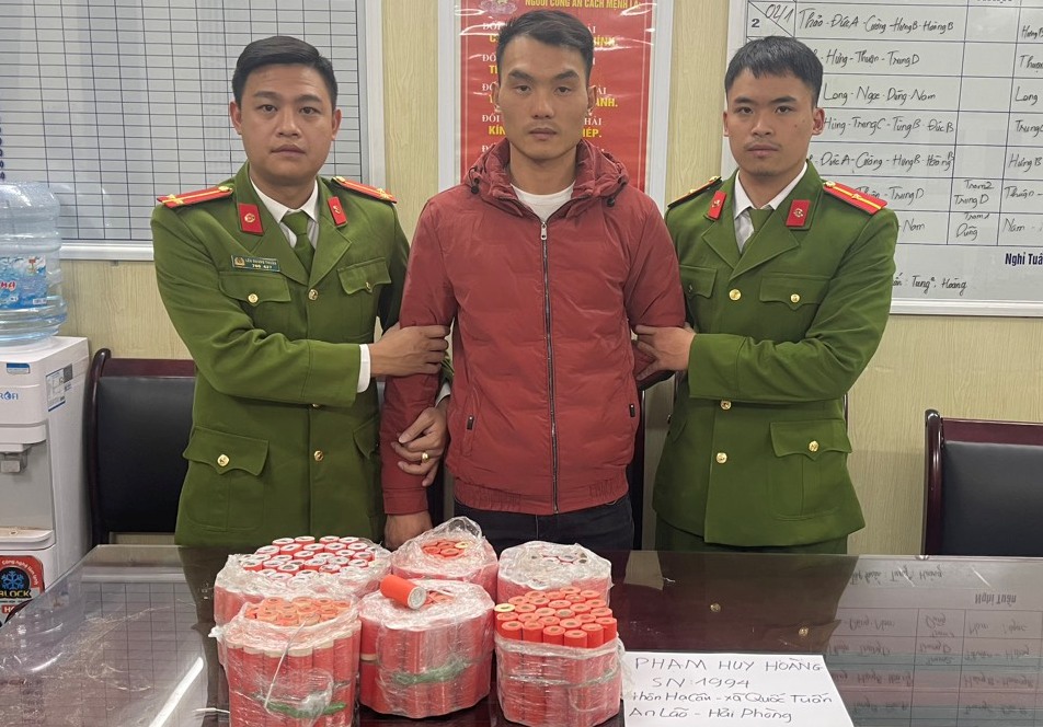 Công an quận Lê Chân: Bắt giữ đối tượng tàng trữ pháo nổ, thu 6 cuộn băng pháo